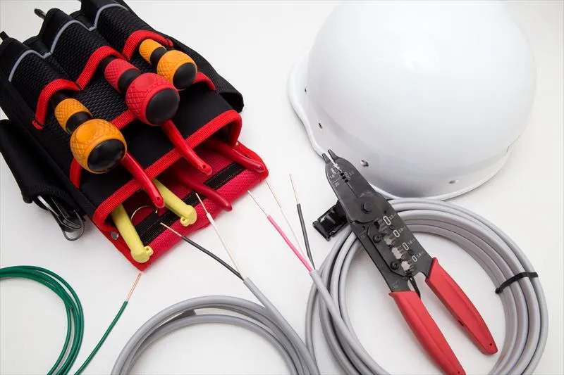 電気工事で使用するヘルメットの選び方